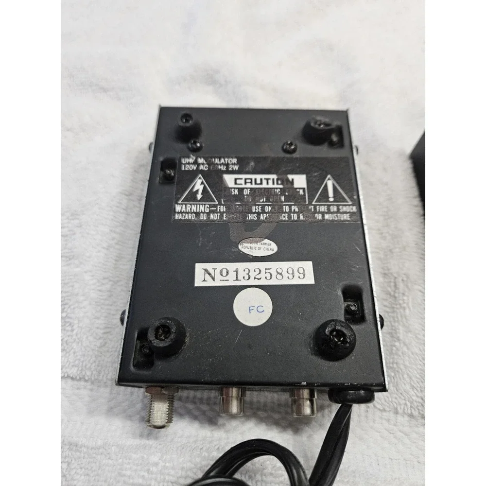 Two Vintage Tv UHF Modulator Antenna‎ Cable Switch